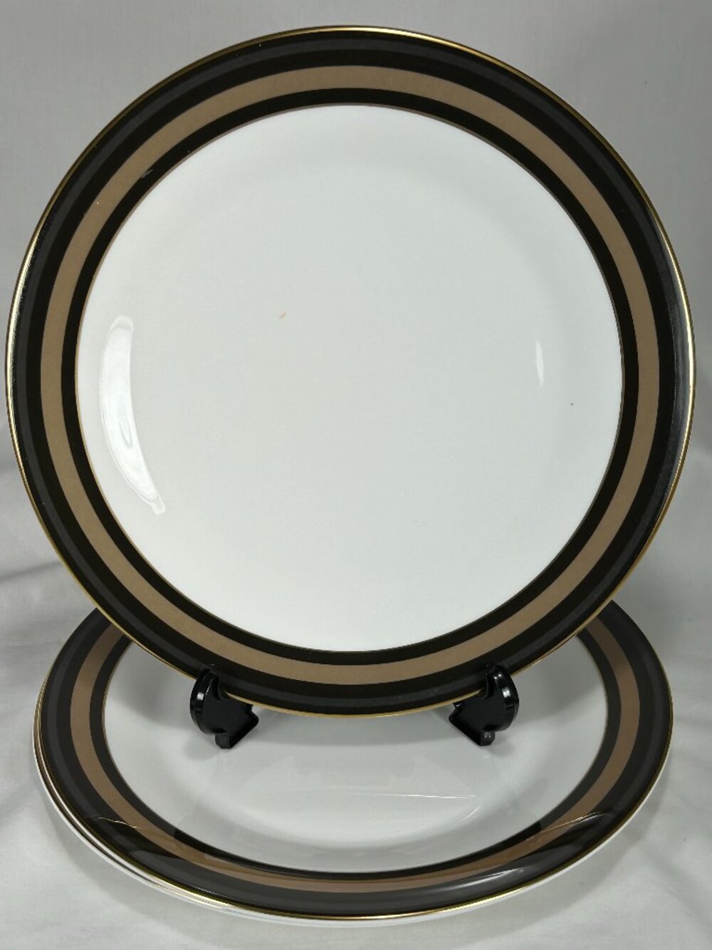 3 beautiful dinner plates. Royal Doulton UK Cadenza